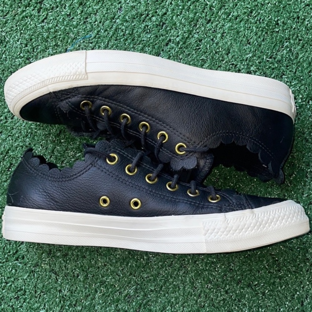 Converse All Star Frilly Thrills Low Size 7
